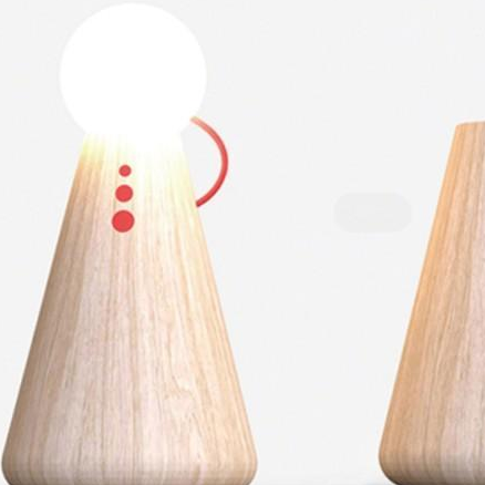 Luz nocturna de material de madera con forma de muñeca única